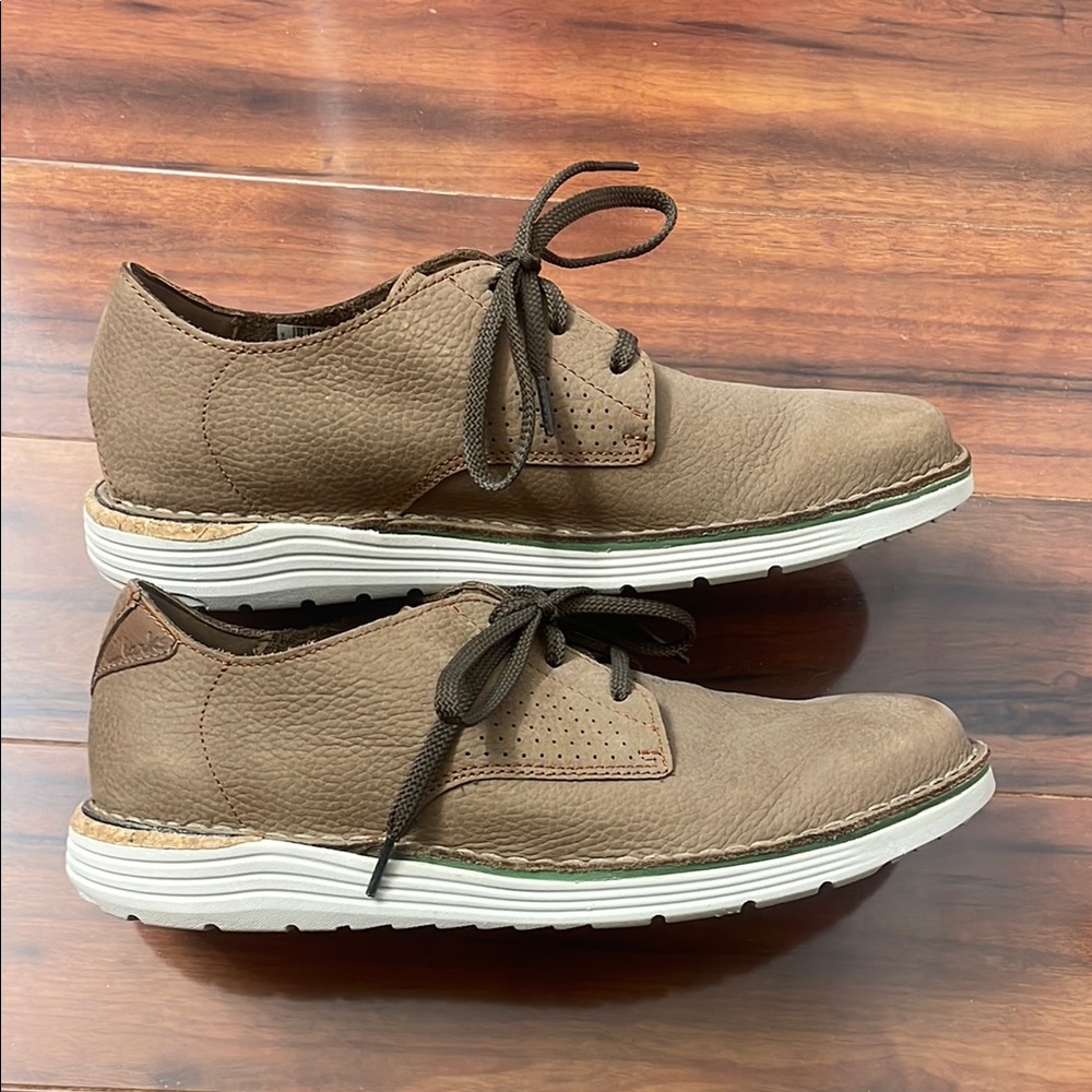 Clarks Brown Oxfords with Lace-Up Style and Rounded Toe - Picture 2 of 6